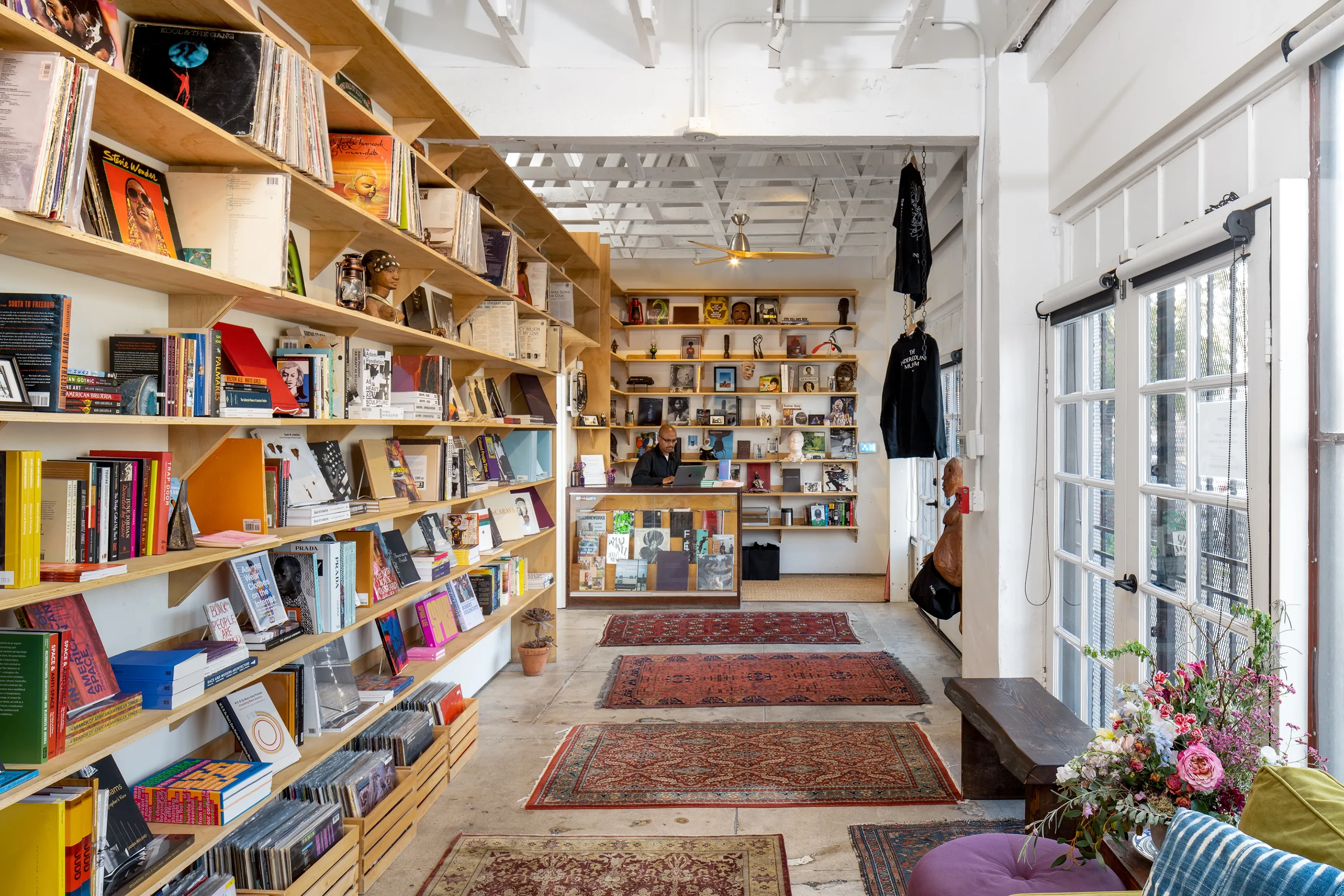 Underground Museum – Bookshelves – Slide 7